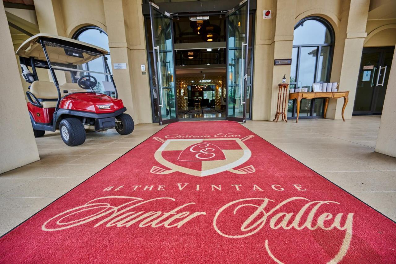 Chateau Elan At The Vintage Pokolbin Eksteriør bilde Entrance to the River Valley Golf Course
