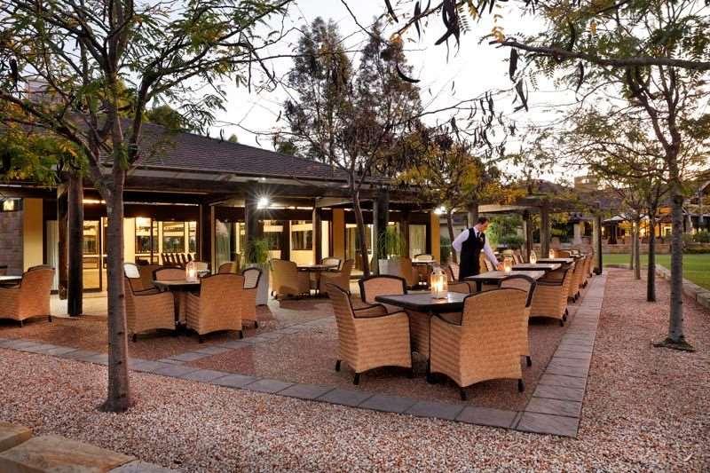 Chateau Elan At The Vintage Pokolbin Fasiliteter bilde The restaurant at the hotel