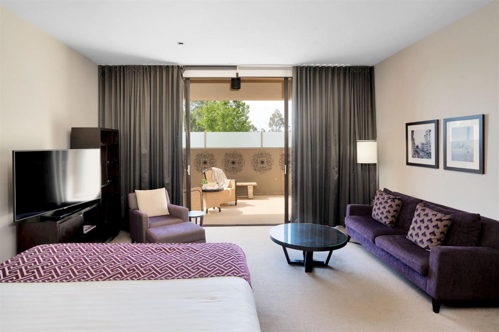 Chateau Elan At The Vintage Pokolbin Eksteriør bilde A guest room at the Hilton San Diego Bayfront