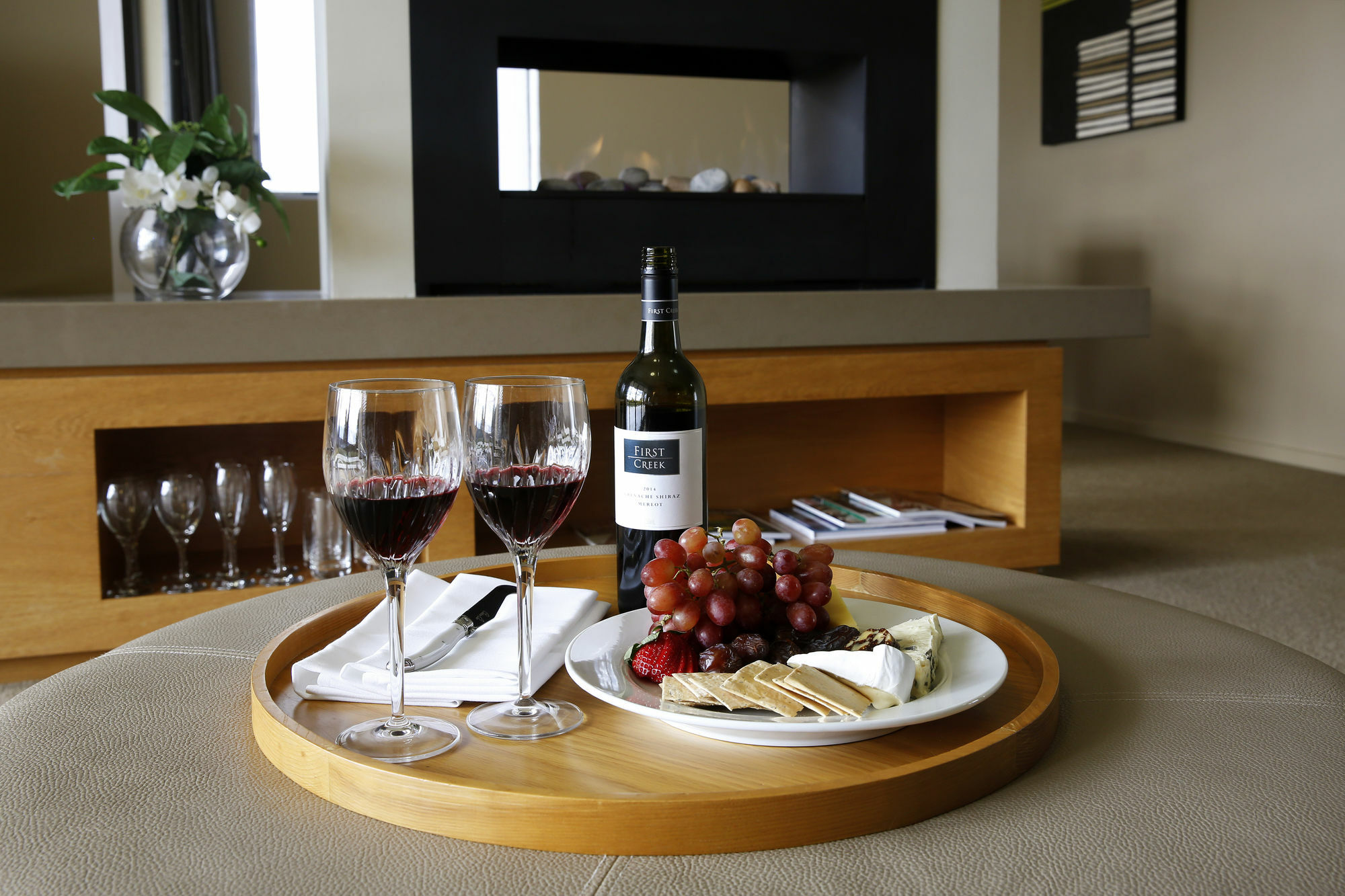 Chateau Elan At The Vintage Pokolbin Eksteriør bilde A wine and cheese platter
